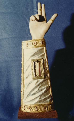 bras-reliquaire, bois doré et argenté - © Ministère de la Culture (France), Médiathèque du patrimoine et de la photographie (objets mobiliers), tous droits réservés