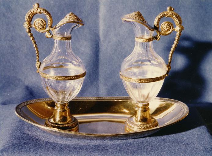 plateau à burettes, burettes, argent estampé, ciselé, doré et cristal - © Ministère de la Culture (France), Médiathèque du patrimoine et de la photographie (objets mobiliers), tous droits réservés