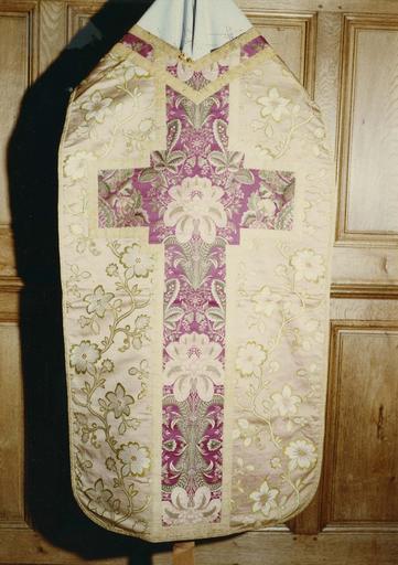 chasuble, satin broché - © Ministère de la Culture (France), Médiathèque du patrimoine et de la photographie (objets mobiliers), tous droits réservés