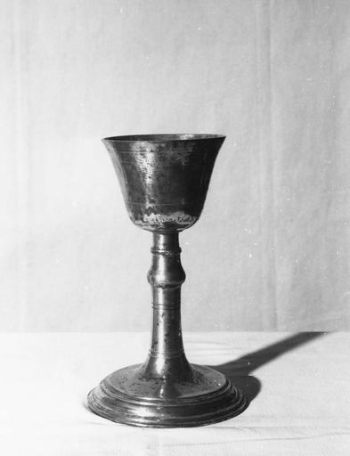 calice, étain - © Ministère de la Culture (France), Médiathèque du patrimoine et de la photographie (objets mobiliers), tous droits réservés