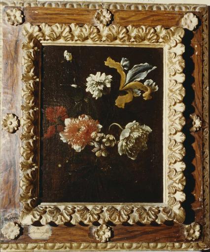 tableau : fleurs, panneau peint par Monnoyer et cadre en bois - © Ministère de la Culture (France), Médiathèque du patrimoine et de la photographie (objets mobiliers), tous droits réservés