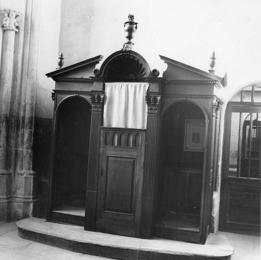 2ème chapelle sud, confessionnal - © Ministère de la Culture (France), Médiathèque du patrimoine et de la photographie (objets mobiliers), tous droits réservés