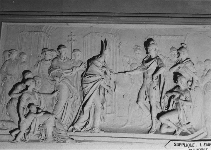relief : supplique à Théodose, Baptême de Clovis - © Ministère de la Culture (France), Médiathèque du patrimoine et de la photographie (objets mobiliers), tous droits réservés