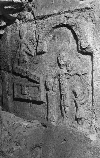 Bas-relief : Déposition de Croix et mise au tombeau