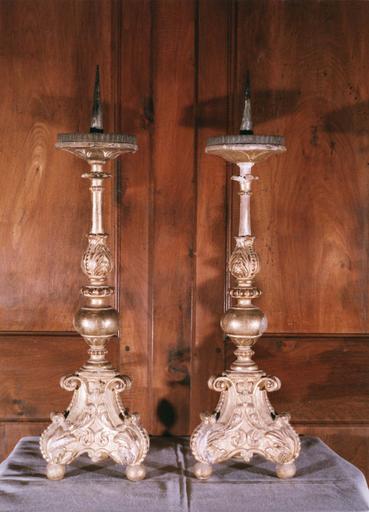 2 chandeliers, bois et plâtre doré