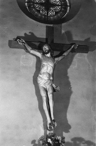 statue : Christ en croix, bois polychrome