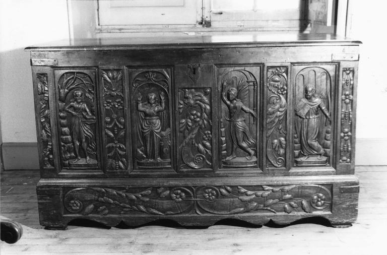 coffre, bois - © Ministère de la Culture (France), Médiathèque du patrimoine et de la photographie (objets mobiliers), tous droits réservés