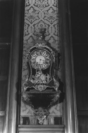 cartel sur socle, écaille, cuivre, bronze doré, provenant de Saint-Martin, époque Régence - © Ministère de la Culture (France), Médiathèque du patrimoine et de la photographie (objets mobiliers), tous droits réservés