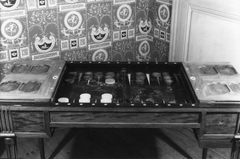 table à jeu, acajou, marqueteries incrustations - © Ministère de la Culture (France), Médiathèque du patrimoine et de la photographie (objets mobiliers), tous droits réservés