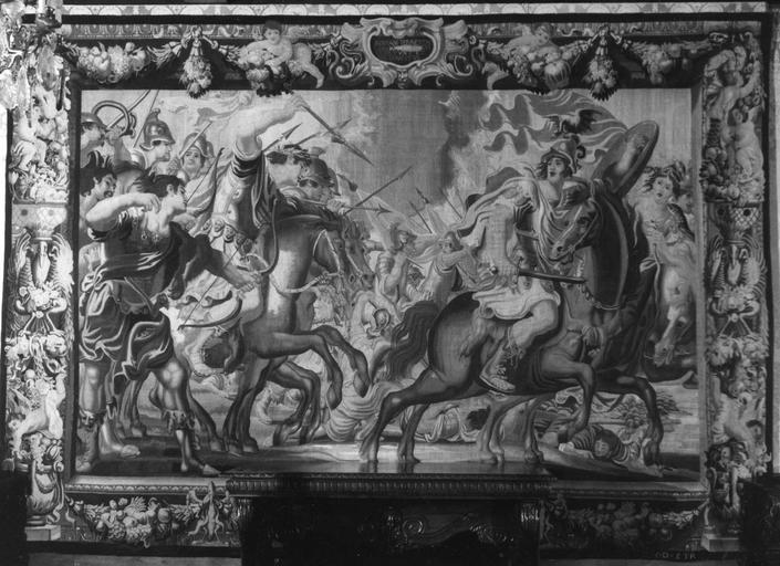 pièce murale : histoire d'Antoine et Cléopâtre : Le combat terrestre - © Ministère de la Culture (France), Médiathèque du patrimoine et de la photographie (objets mobiliers), tous droits réservés