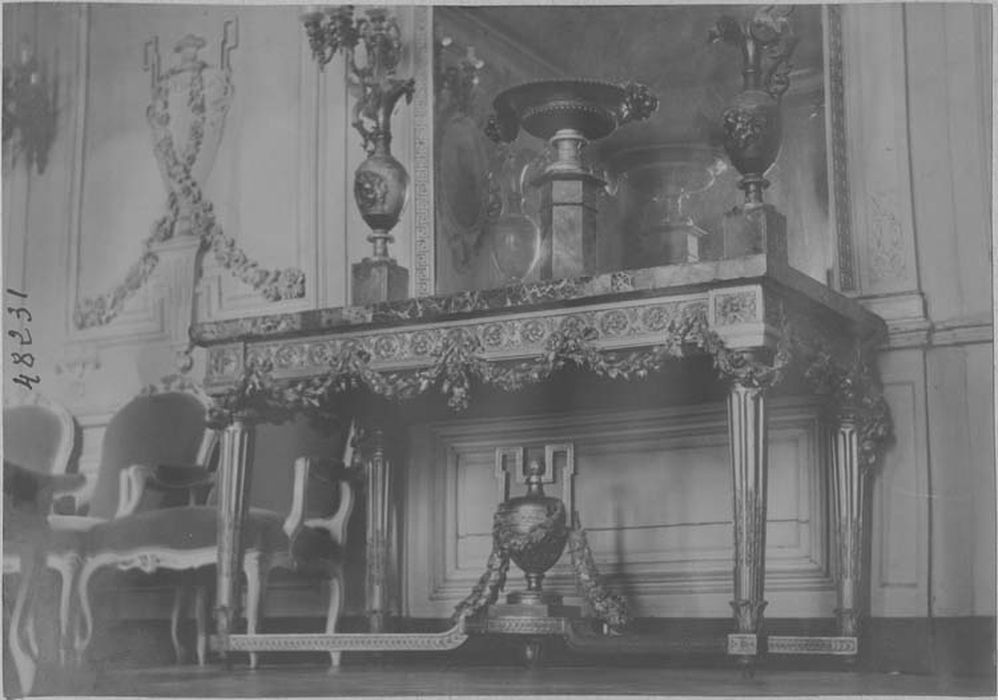 table - © Ministère de la Culture (France), Médiathèque du patrimoine et de la photographie, diffusion RMN-GP
