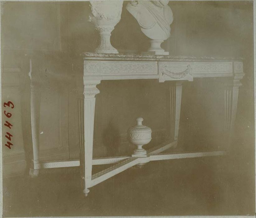 table - © Ministère de la Culture (France), Médiathèque du patrimoine et de la photographie, diffusion RMN-GP