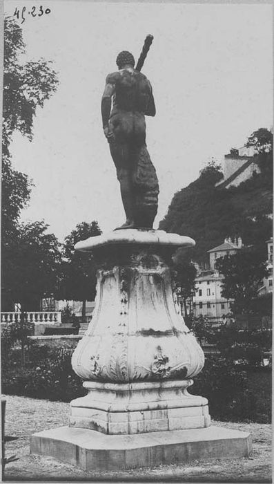 statue (grandeur nature) : François de bonne duc de Lesdiguières maréchal de France sous les traits d'Hercule au repos - © Ministère de la Culture (France), Médiathèque du patrimoine et de la photographie, diffusion RMN-GP