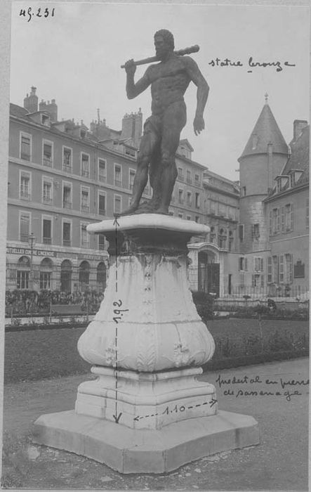 statue (grandeur nature) : François de bonne duc de Lesdiguières maréchal de France sous les traits d'Hercule au repos - © Ministère de la Culture (France), Médiathèque du patrimoine et de la photographie, diffusion RMN-GP