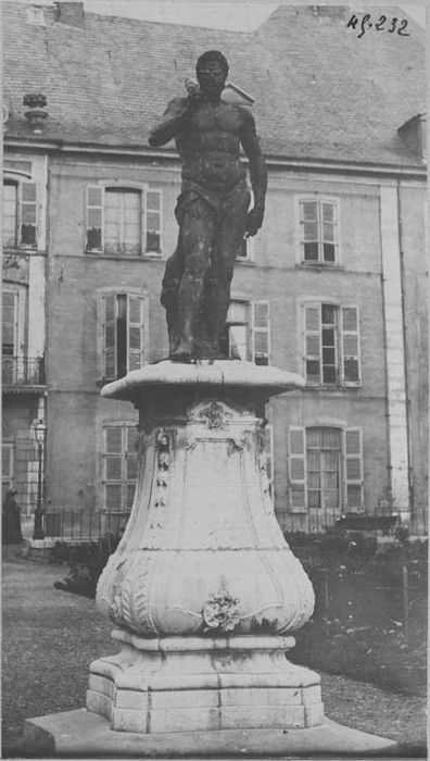 statue (grandeur nature) : François de bonne duc de Lesdiguières maréchal de France sous les traits d'Hercule au repos - © Ministère de la Culture (France), Médiathèque du patrimoine et de la photographie, diffusion RMN-GP