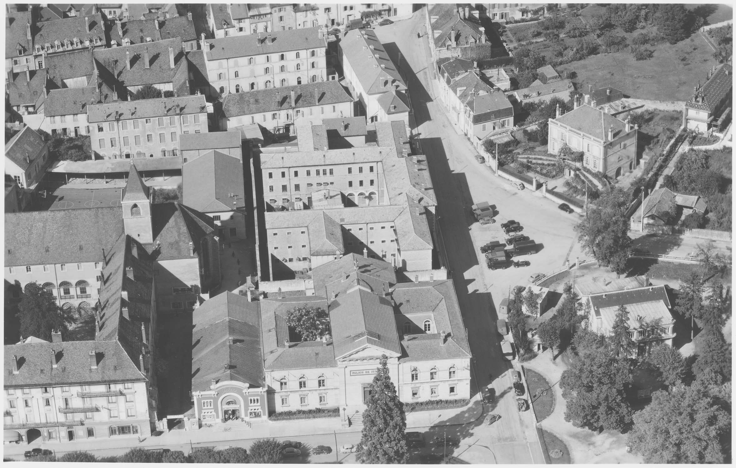 Vue du palais de justice et de l’église des Cordeliers et de la maison d’arrêt