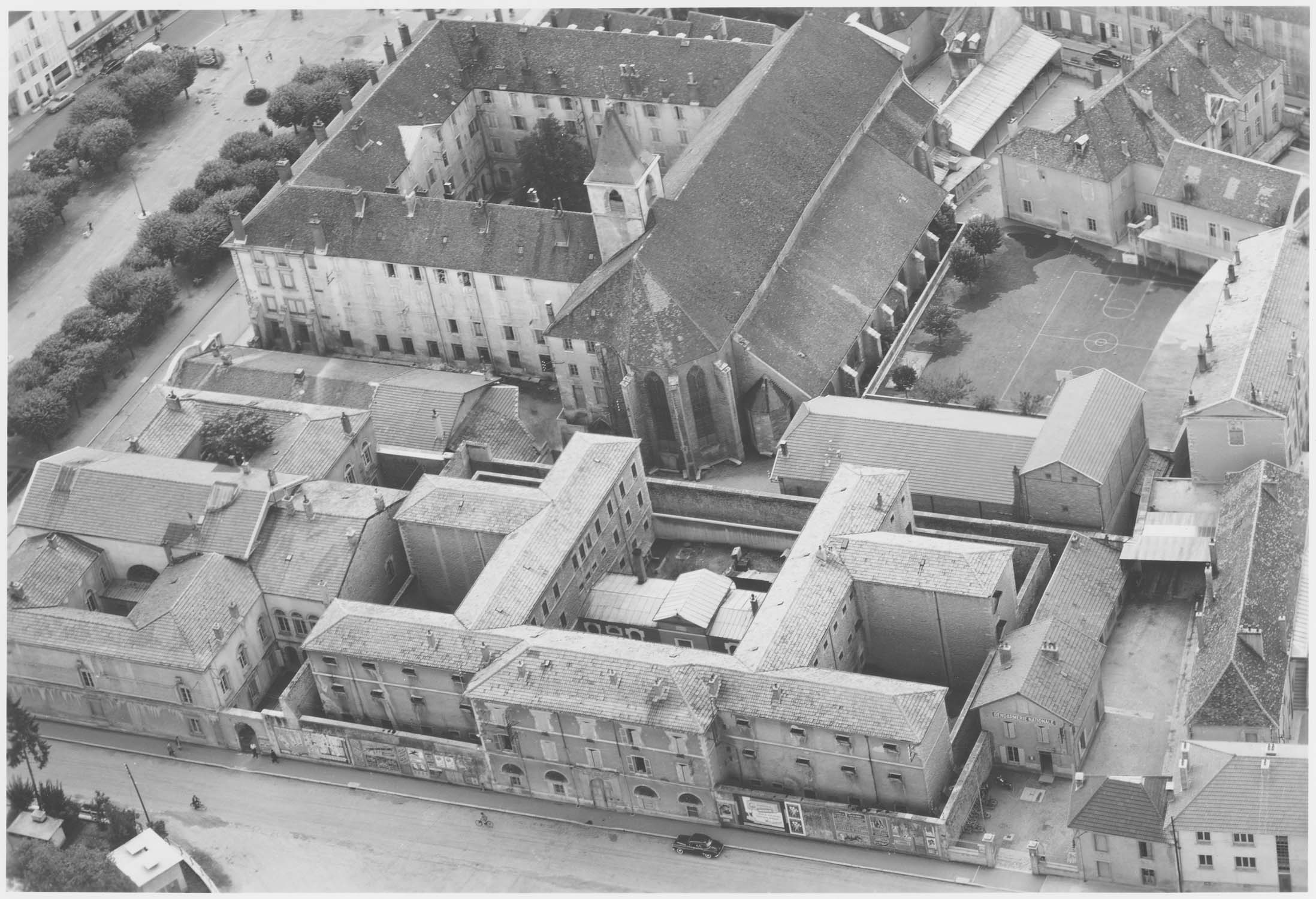 Vue du palais de justice et de l’église des Cordeliers et de la maison d’arrêt