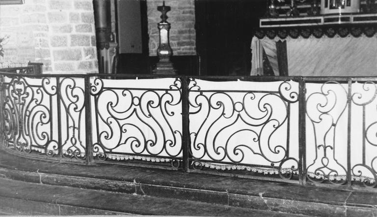 Clôture de choeur (table de communion) à décor d'arabesques, fer forgé - © Ministère de la Culture (France), Médiathèque du patrimoine et de la photographie (objets mobiliers), tous droits réservés