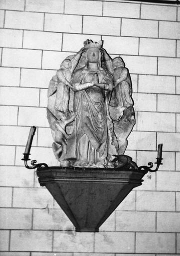 Groupe sculpté : L'Assomption de la Vierge, pierre sculptée ; avant restauration