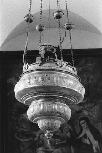 Lampe de sanctuaire à décor de chérubins, cartouches et motifs végétaux, cuivre repoussé - © Ministère de la Culture (France), Médiathèque du patrimoine et de la photographie (objets mobiliers), tous droits réservés