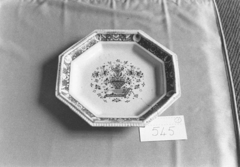 plat, vue générale - © Ministère de la Culture (France), Médiathèque du patrimoine et de la photographie (objets mobiliers), tous droits réservés