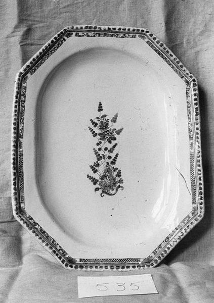 plat, vue générale - © Ministère de la Culture (France), Médiathèque du patrimoine et de la photographie (objets mobiliers), tous droits réservés