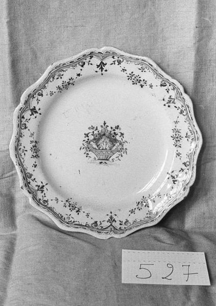 plat, vue générale - © Ministère de la Culture (France), Médiathèque du patrimoine et de la photographie (objets mobiliers), tous droits réservés