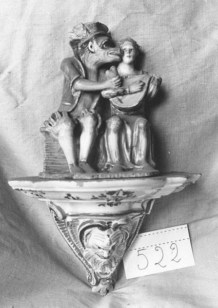 groupe sculpté et sa console, vue générale - © Ministère de la Culture (France), Médiathèque du patrimoine et de la photographie (objets mobiliers), tous droits réservés