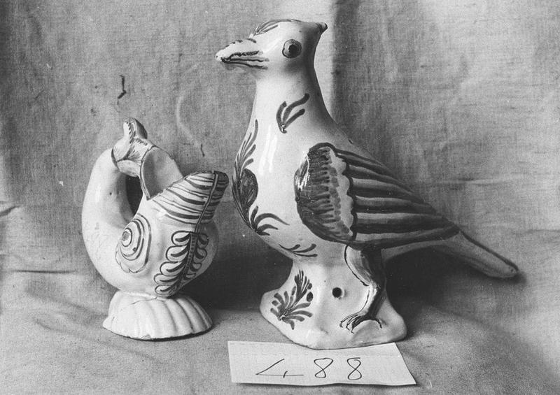 objets non identifiés : colombe (perroquet?), dauphin - © Ministère de la Culture (France), Médiathèque du patrimoine et de la photographie (objets mobiliers), tous droits réservés