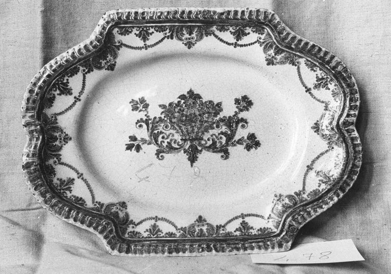 plat, vue générale - © Ministère de la Culture (France), Médiathèque du patrimoine et de la photographie (objets mobiliers), tous droits réservés