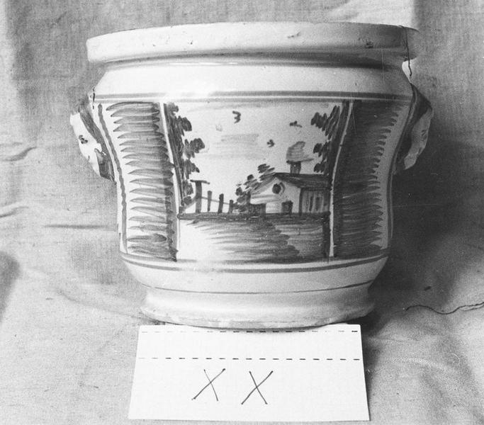 cache-pot, vue générale - © Ministère de la Culture (France), Médiathèque du patrimoine et de la photographie (objets mobiliers), tous droits réservés