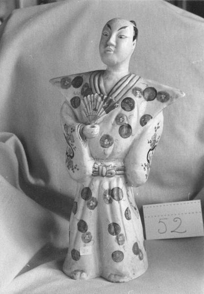 statuette : bonze ou mandarin, vue générale - © Ministère de la Culture (France), Médiathèque du patrimoine et de la photographie (objets mobiliers), tous droits réservés