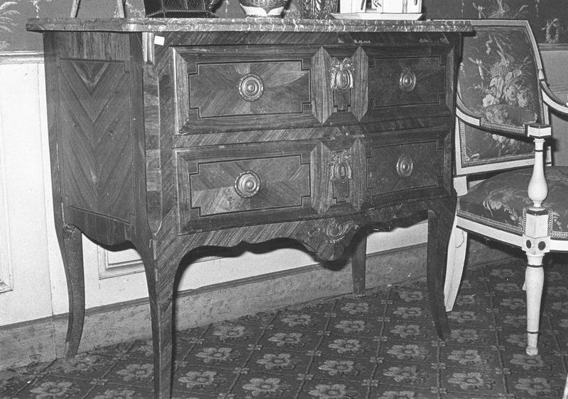 commode, vue générale - © Ministère de la Culture (France), Médiathèque du patrimoine et de la photographie (objets mobiliers), tous droits réservés