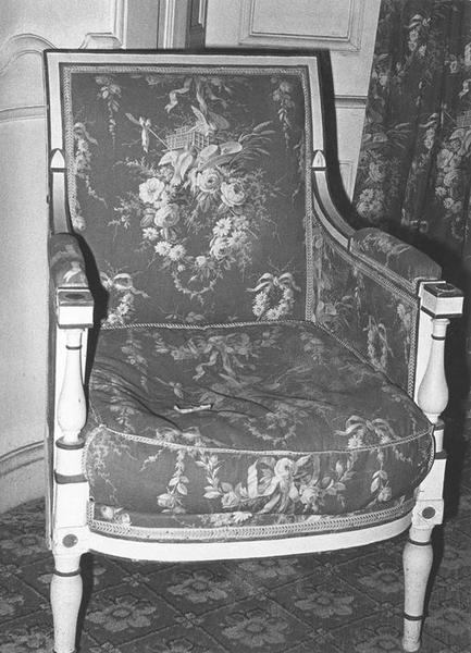 fauteuil, vue générale - © Ministère de la Culture (France), Médiathèque du patrimoine et de la photographie (objets mobiliers), tous droits réservés