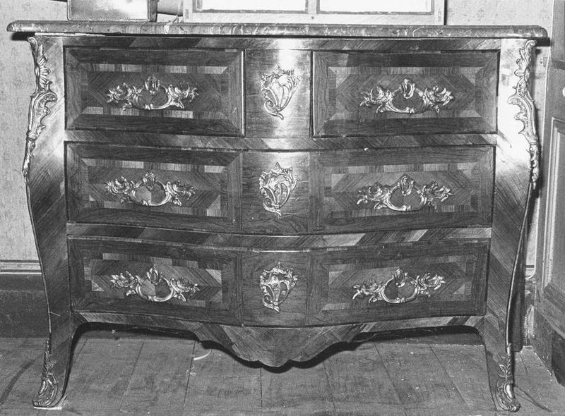 commode, vue générale - © Ministère de la Culture (France), Médiathèque du patrimoine et de la photographie (objets mobiliers), tous droits réservés