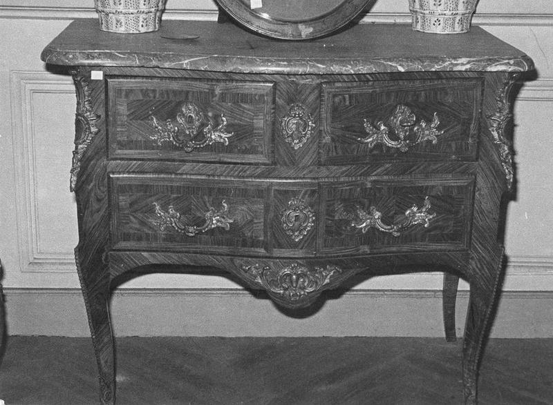 commode, vue générale - © Ministère de la Culture (France), Médiathèque du patrimoine et de la photographie (objets mobiliers), tous droits réservés