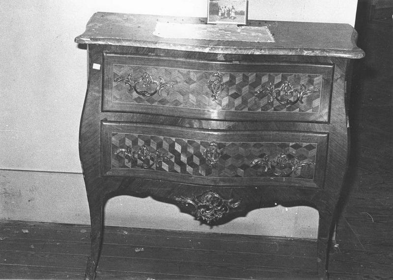 commode, vue générale - © Ministère de la Culture (France), Médiathèque du patrimoine et de la photographie (objets mobiliers), tous droits réservés