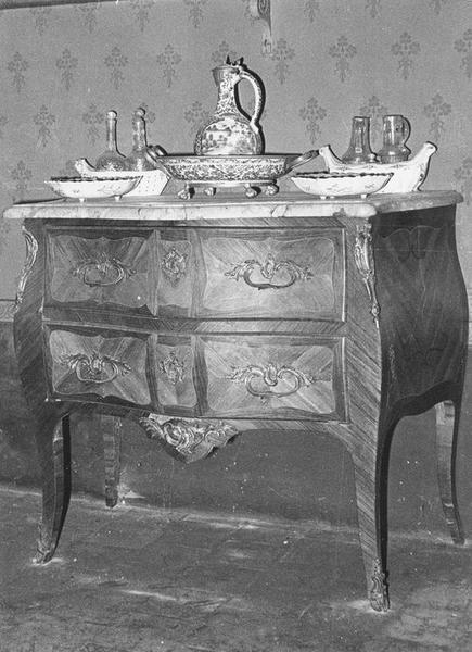 commode, vue générale - © Ministère de la Culture (France), Médiathèque du patrimoine et de la photographie (objets mobiliers), tous droits réservés