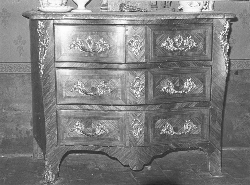 commode, vue générale - © Ministère de la Culture (France), Médiathèque du patrimoine et de la photographie (objets mobiliers), tous droits réservés