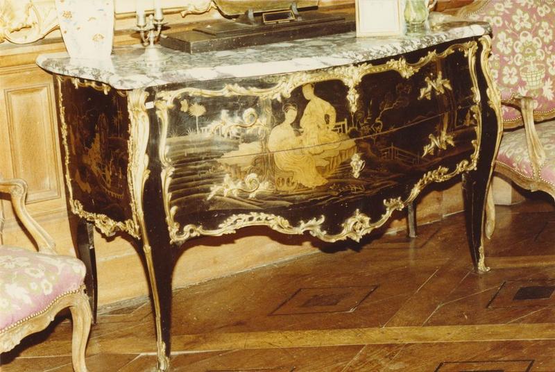 commode, vue générale - © Ministère de la Culture (France), Médiathèque du patrimoine et de la photographie (objets mobiliers), tous droits réservés