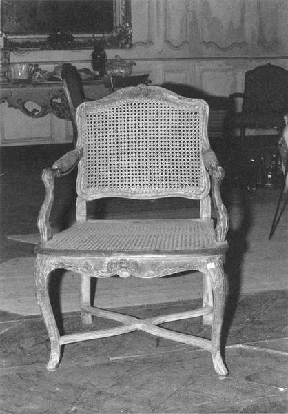 fauteuil, vue générale - © Ministère de la Culture (France), Médiathèque du patrimoine et de la photographie (objets mobiliers), tous droits réservés