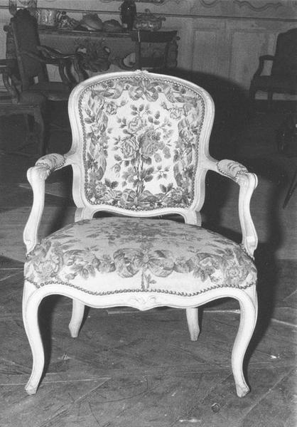 fauteuil en cabriolet, vue générale - © Ministère de la Culture (France), Médiathèque du patrimoine et de la photographie (objets mobiliers), tous droits réservés