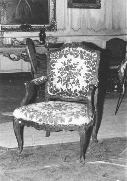 fauteuil, vue générale - © Ministère de la Culture (France), Médiathèque du patrimoine et de la photographie (objets mobiliers), tous droits réservés