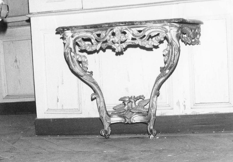 console, vue générale - © Ministère de la Culture (France), Médiathèque du patrimoine et de la photographie (objets mobiliers), tous droits réservés