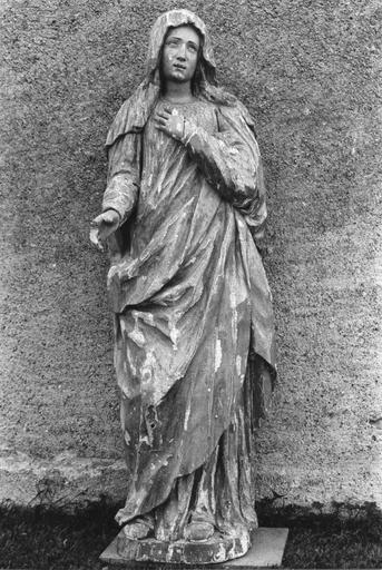 Statue : Vierge du Calvaire, bois sculpté, peint, doré ; avant restauration