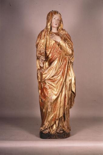 Statue : Vierge du Calvaire, bois sculpté, peint, doré ; après restauration - © Ministère de la Culture (France), Médiathèque du patrimoine et de la photographie (objets mobiliers), tous droits réservés