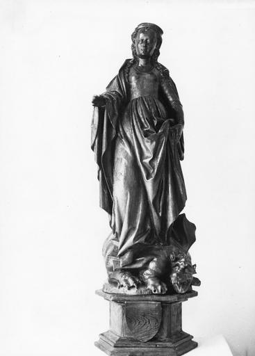 Groupe sculpté : Sainte Marguerite, bois sculpté ; après restauration - © Ministère de la Culture (France), Médiathèque du patrimoine et de la photographie (objets mobiliers), tous droits réservés