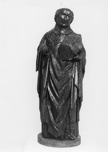 Statue : Evêque céphalophore (Saint Piat ?), bois sculpté ; après restauration