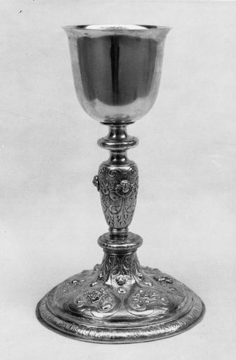 Calice orné de fruits et de chérubins, argent doré - © Ministère de la Culture (France), Médiathèque du patrimoine et de la photographie (objets mobiliers), tous droits réservés