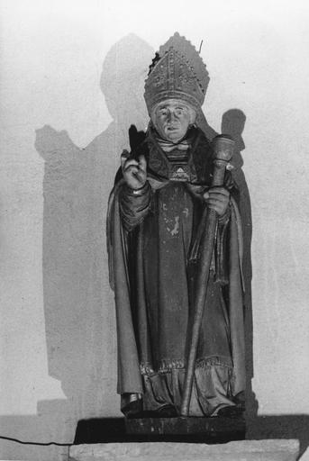 Statue : Saint Claude, pierre sculptée, peinte - © Ministère de la Culture (France), Médiathèque du patrimoine et de la photographie (objets mobiliers), tous droits réservés